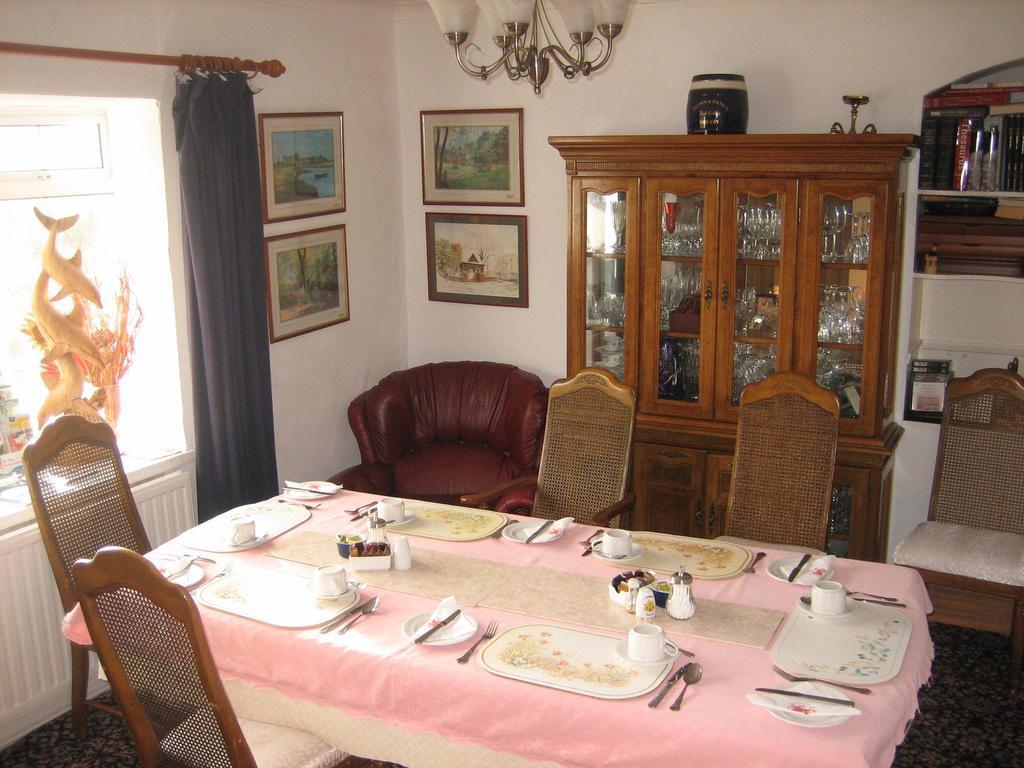 Four Seasons Guest House Pembrey Buitenkant foto